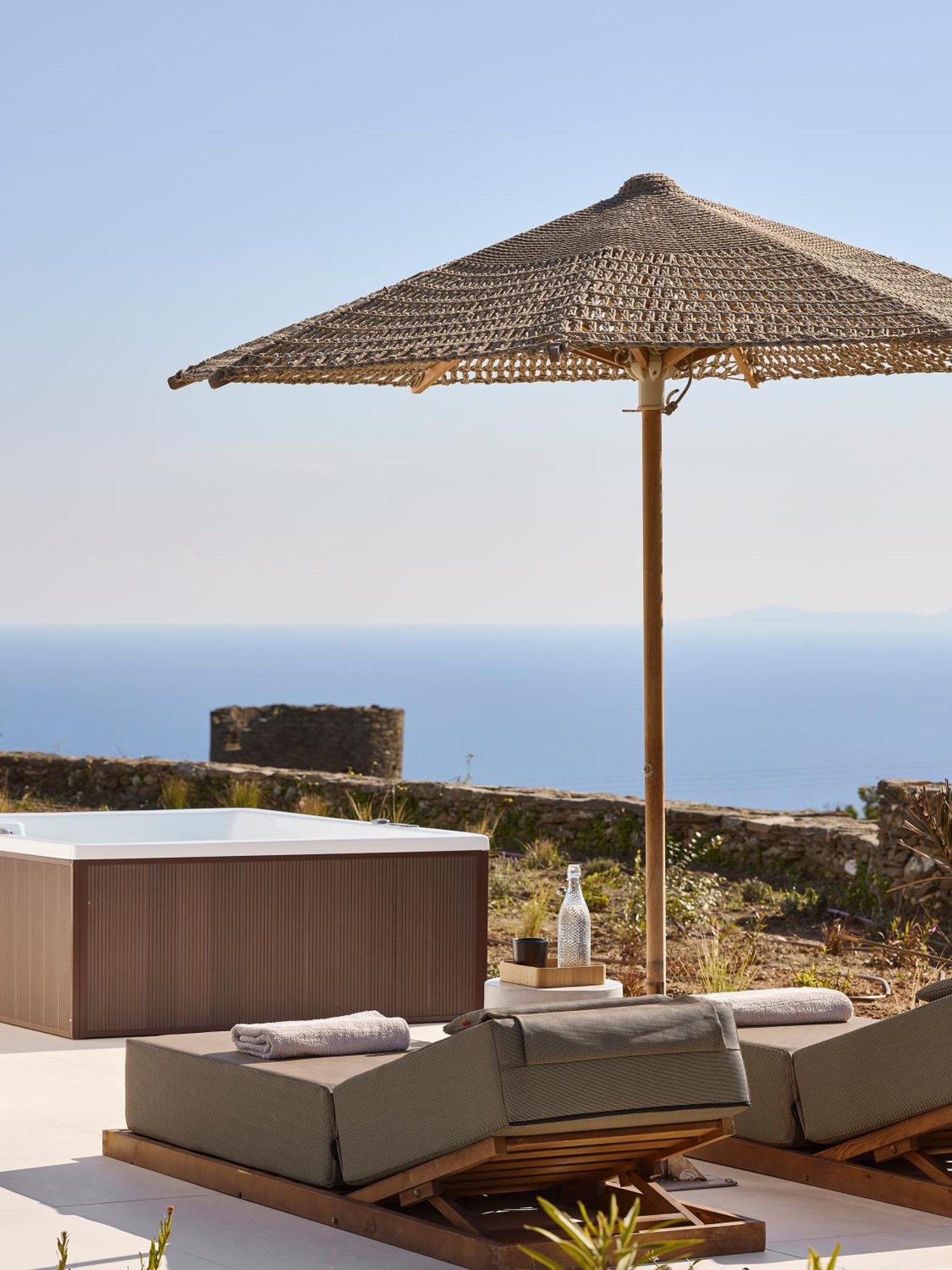 Superior Suite with Hot-tub & terrace with Side Sea View (70m from main building)